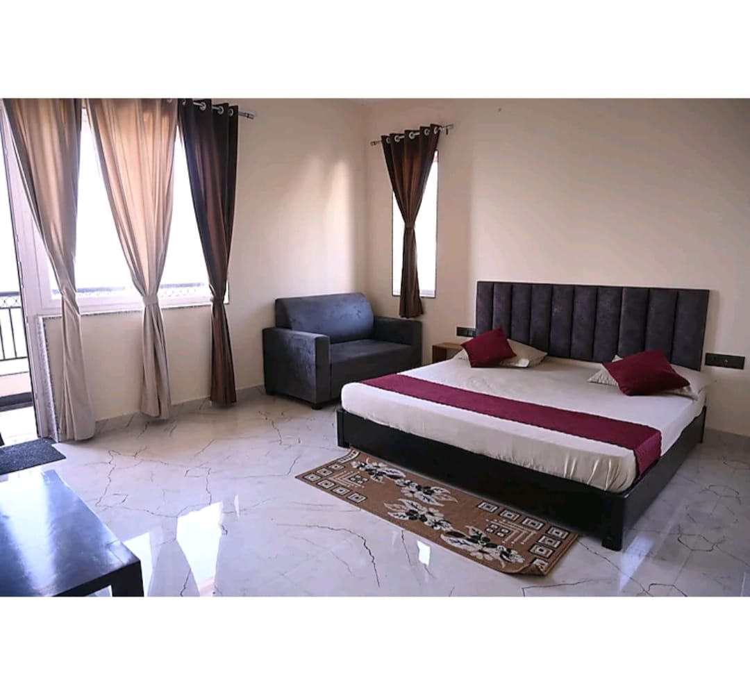 Hill view room with king bed